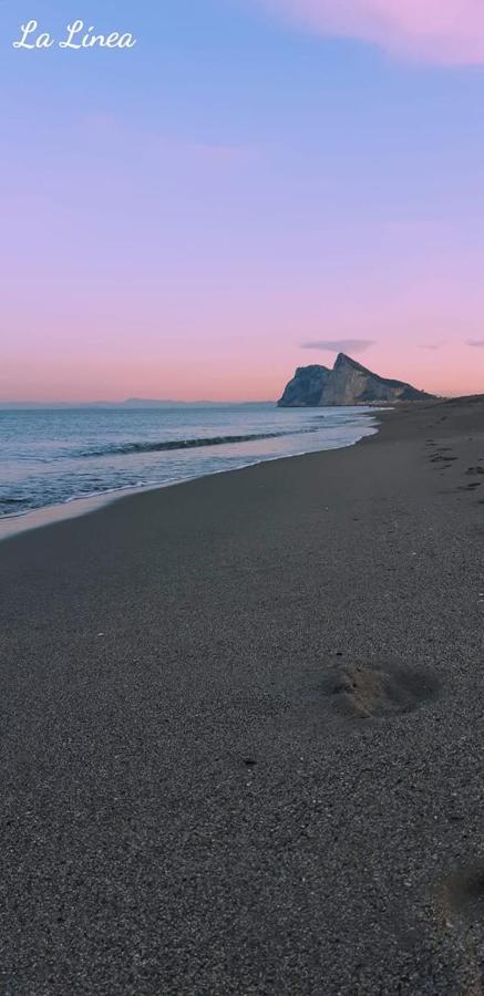 Hostal La Campana La Línea de la Concepción Εξωτερικό φωτογραφία