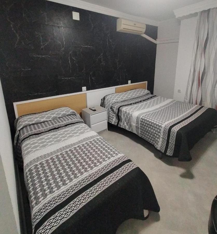 Hostal La Campana La Línea de la Concepción Εξωτερικό φωτογραφία