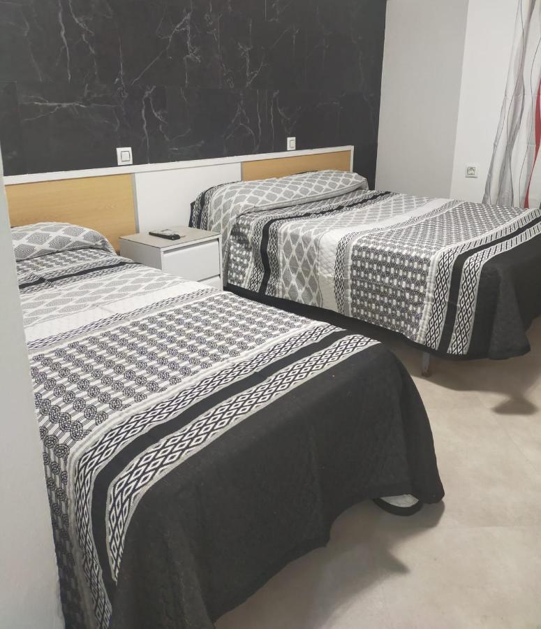 Hostal La Campana La Línea de la Concepción Εξωτερικό φωτογραφία