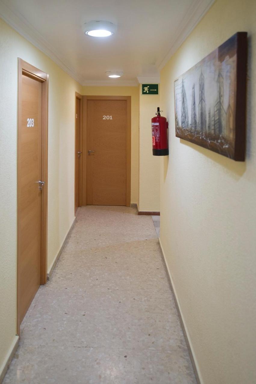 Hostal La Campana La Línea de la Concepción Εξωτερικό φωτογραφία