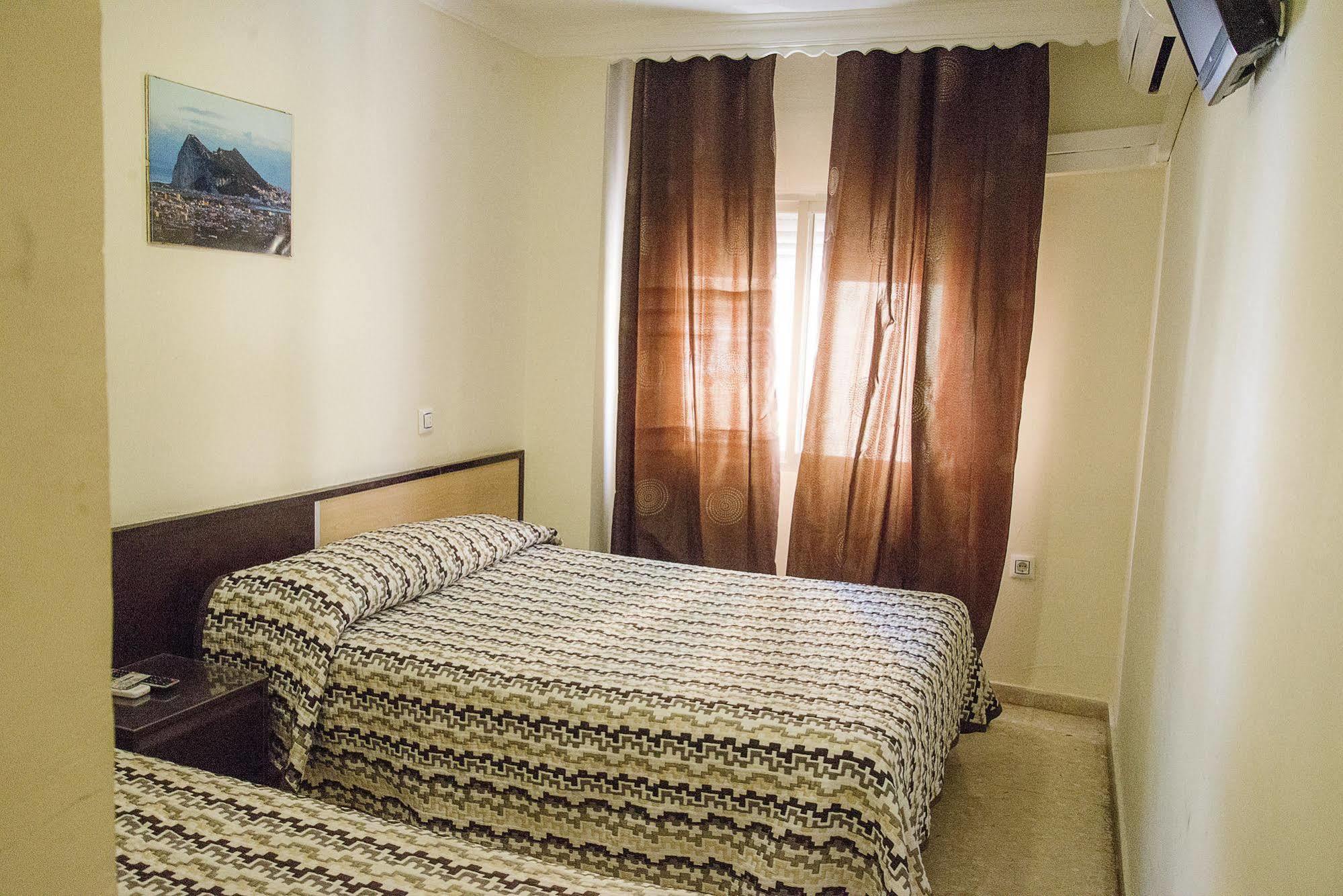 Hostal La Campana La Línea de la Concepción Εξωτερικό φωτογραφία