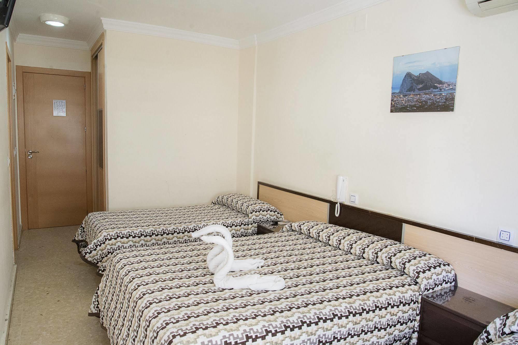 Hostal La Campana La Línea de la Concepción Εξωτερικό φωτογραφία