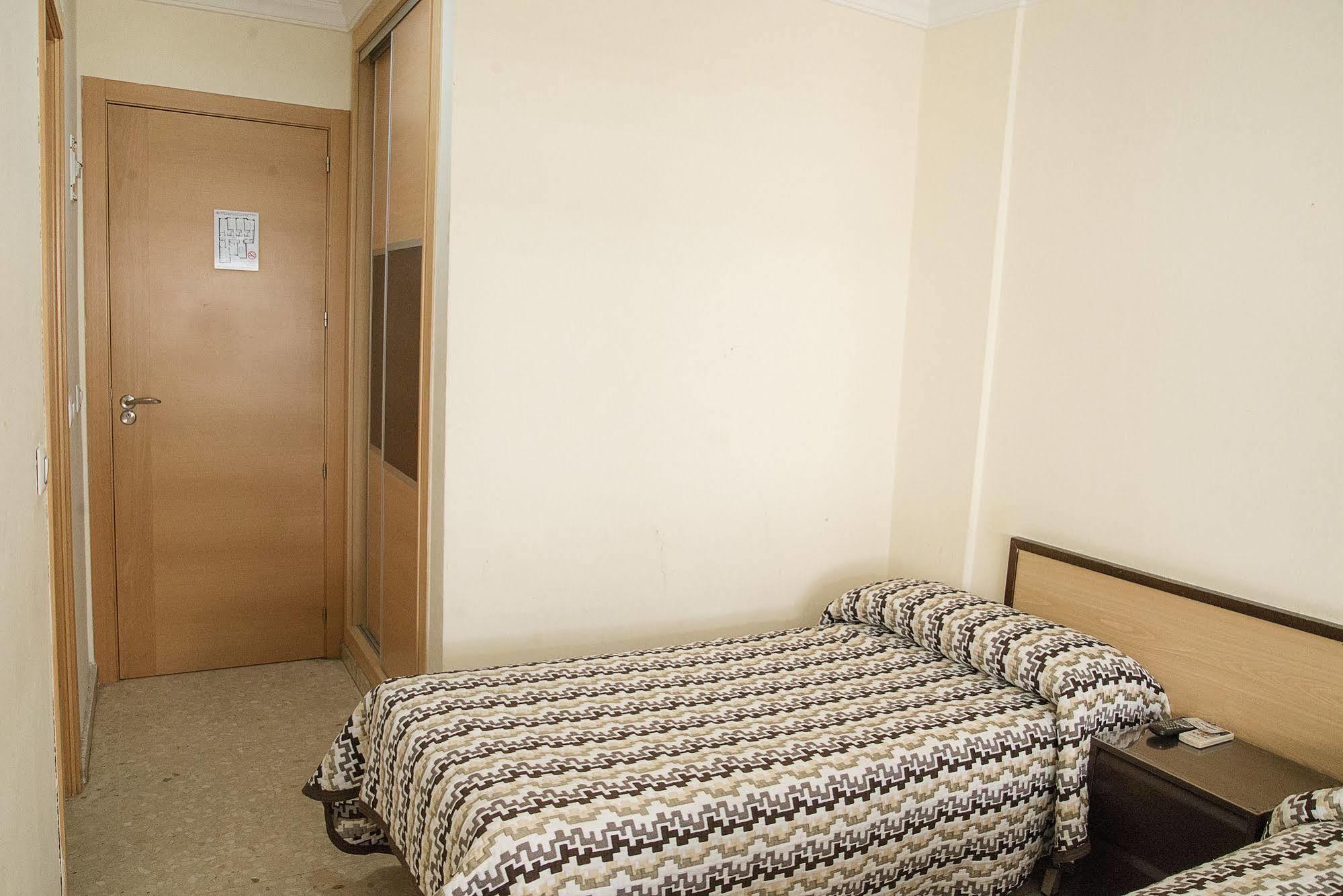 Hostal La Campana La Línea de la Concepción Εξωτερικό φωτογραφία