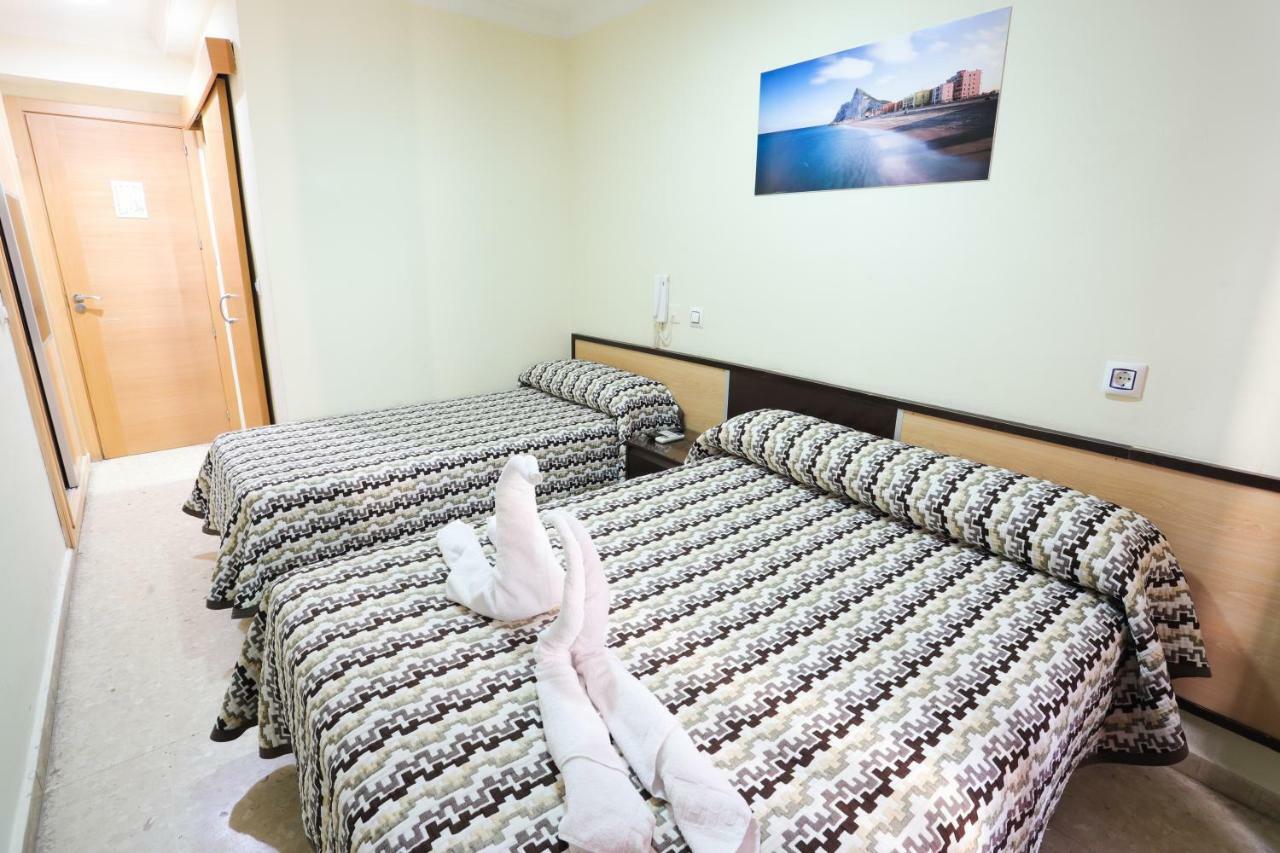 Hostal La Campana La Línea de la Concepción Εξωτερικό φωτογραφία