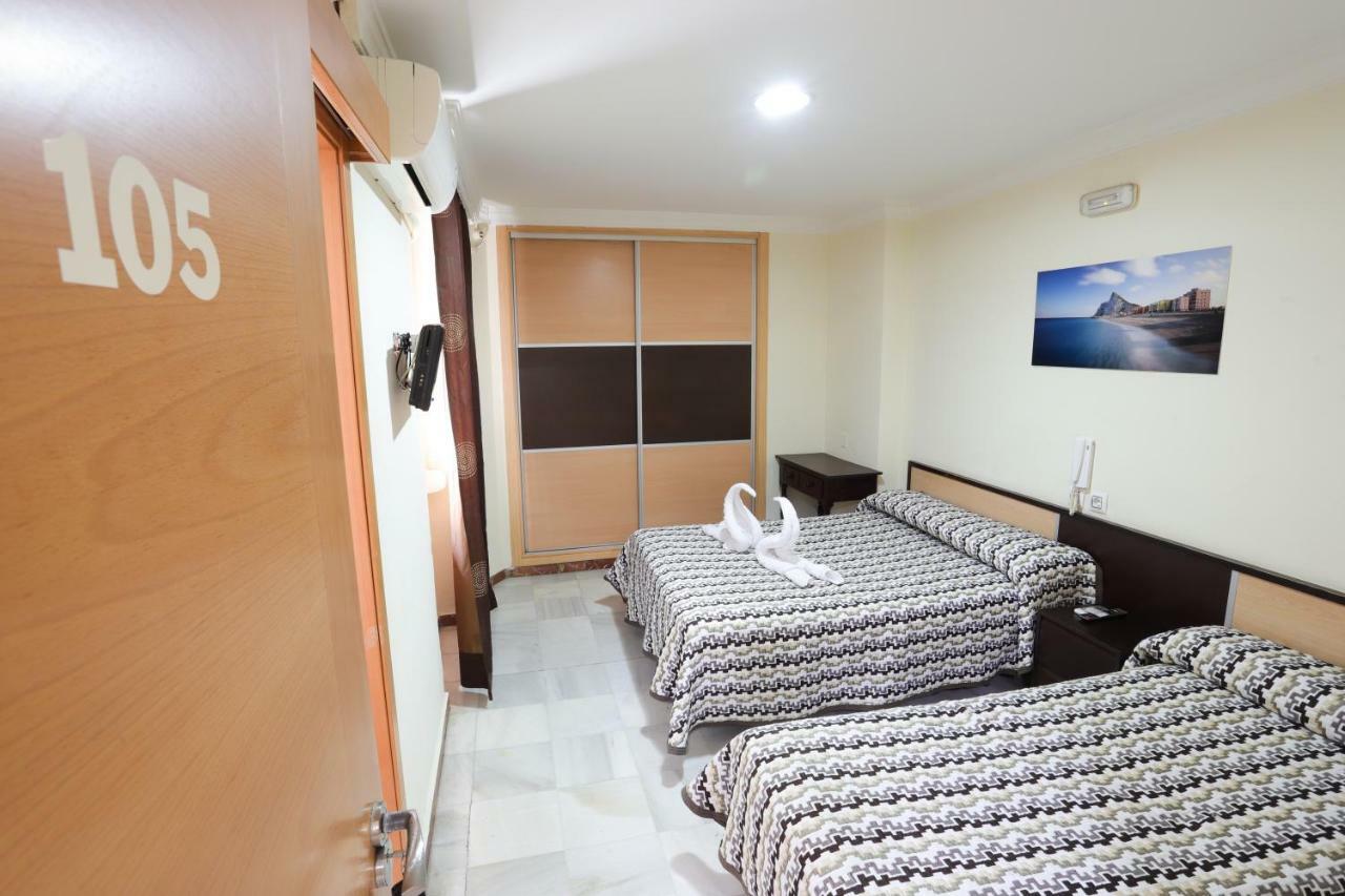 Hostal La Campana La Línea de la Concepción Εξωτερικό φωτογραφία