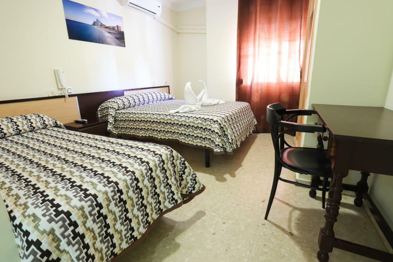 Hostal La Campana La Línea de la Concepción Εξωτερικό φωτογραφία