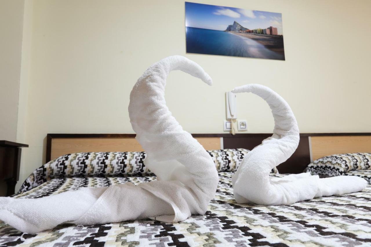 Hostal La Campana La Línea de la Concepción Εξωτερικό φωτογραφία