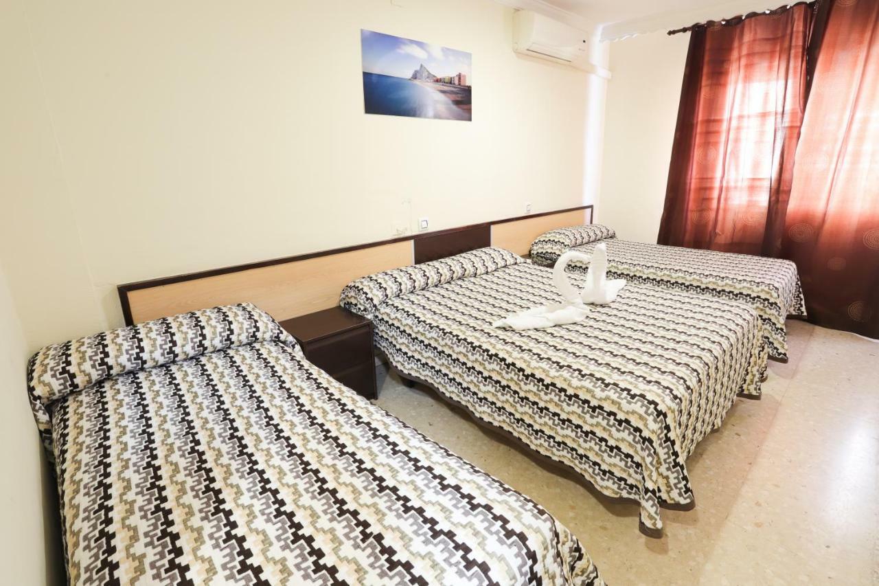 Hostal La Campana La Línea de la Concepción Εξωτερικό φωτογραφία