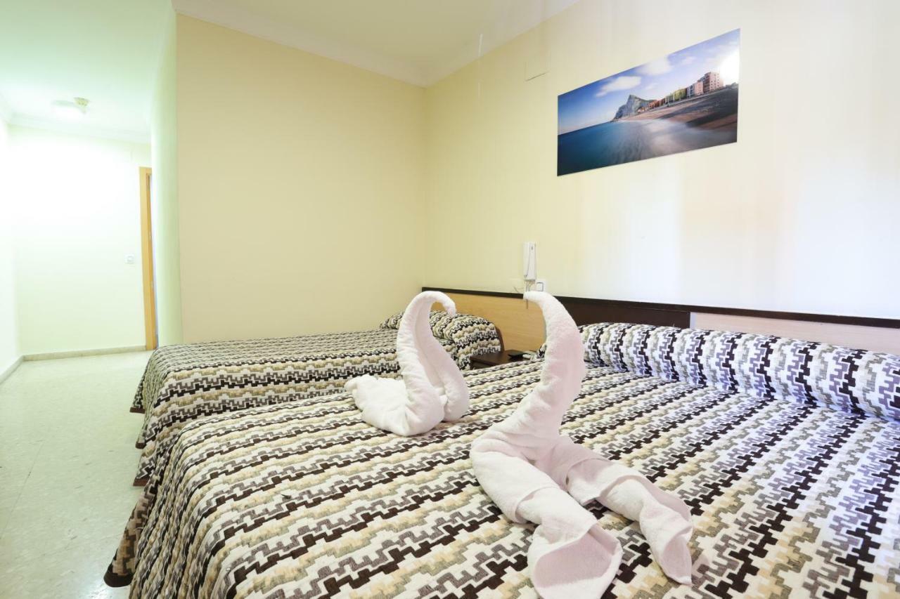 Hostal La Campana La Línea de la Concepción Εξωτερικό φωτογραφία