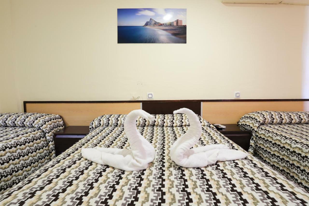 Hostal La Campana La Línea de la Concepción Εξωτερικό φωτογραφία