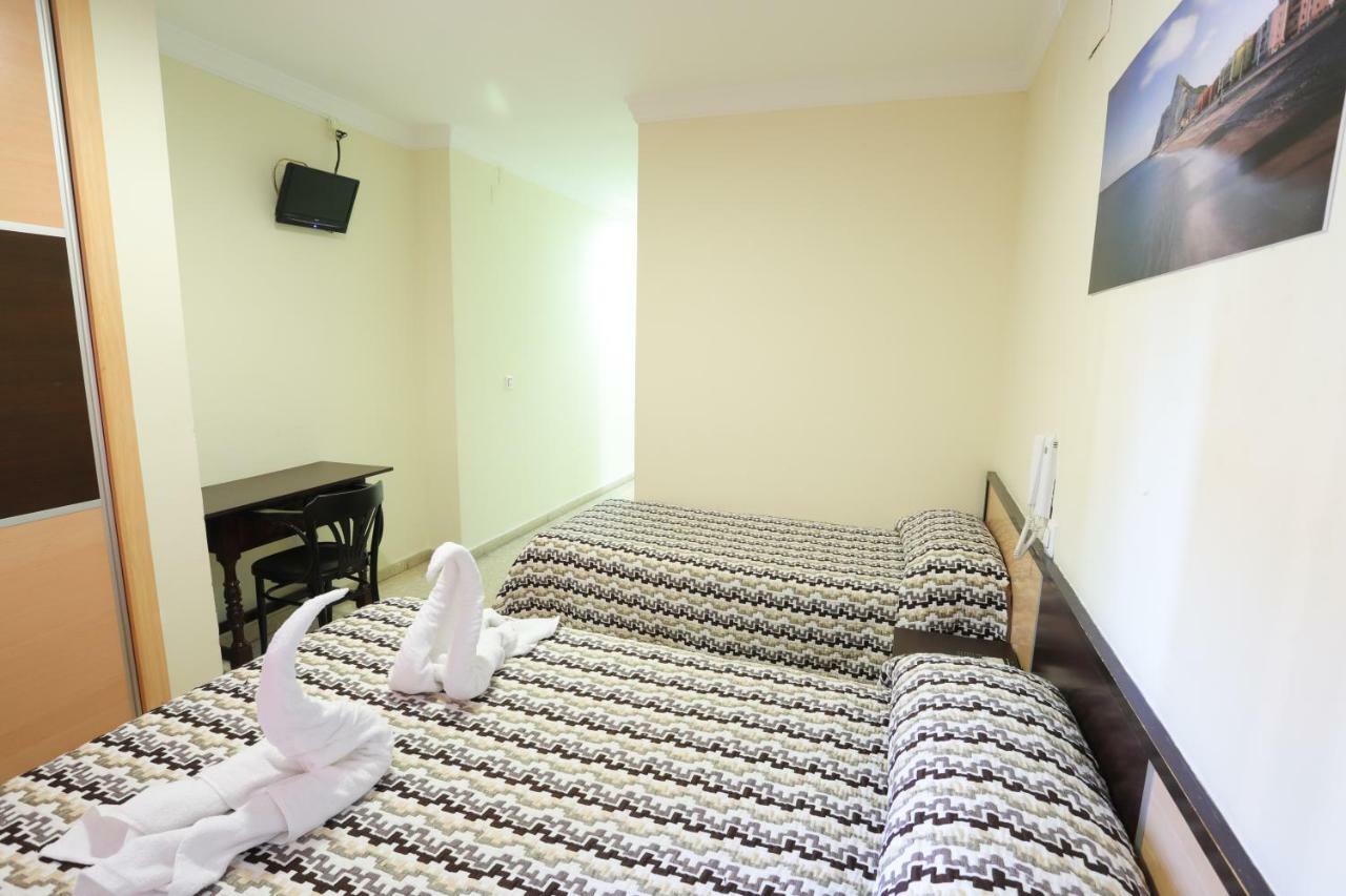 Hostal La Campana La Línea de la Concepción Εξωτερικό φωτογραφία