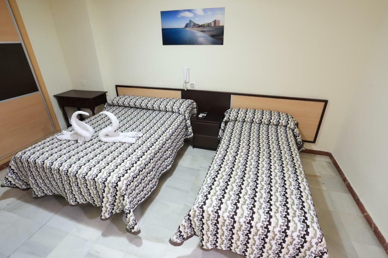 Hostal La Campana La Línea de la Concepción Εξωτερικό φωτογραφία
